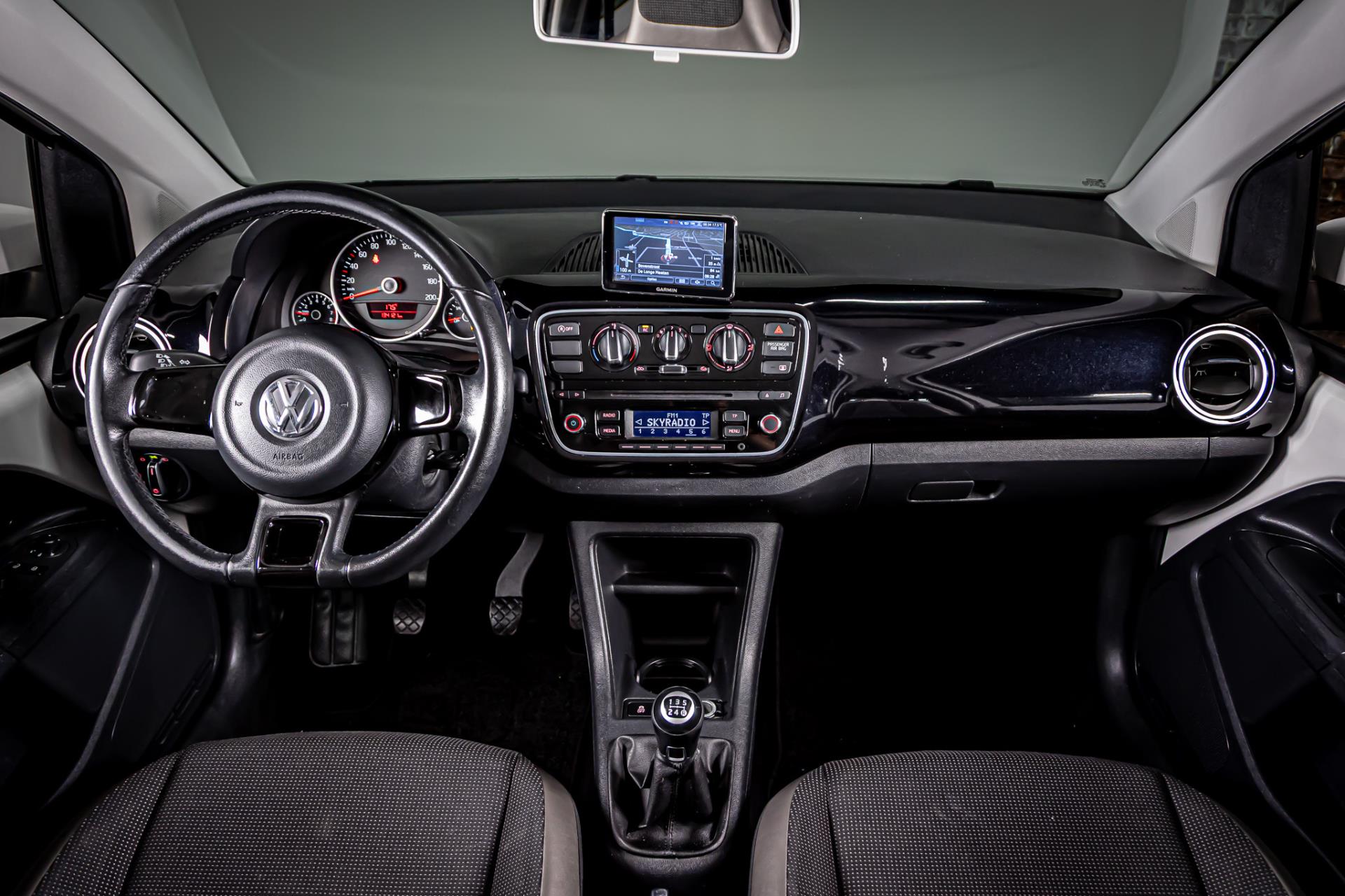 Volkswagen up! 1.0 high up! BlueMotion I Airco I Navi 49324383-2.jpg | Autobedrijf van Geel