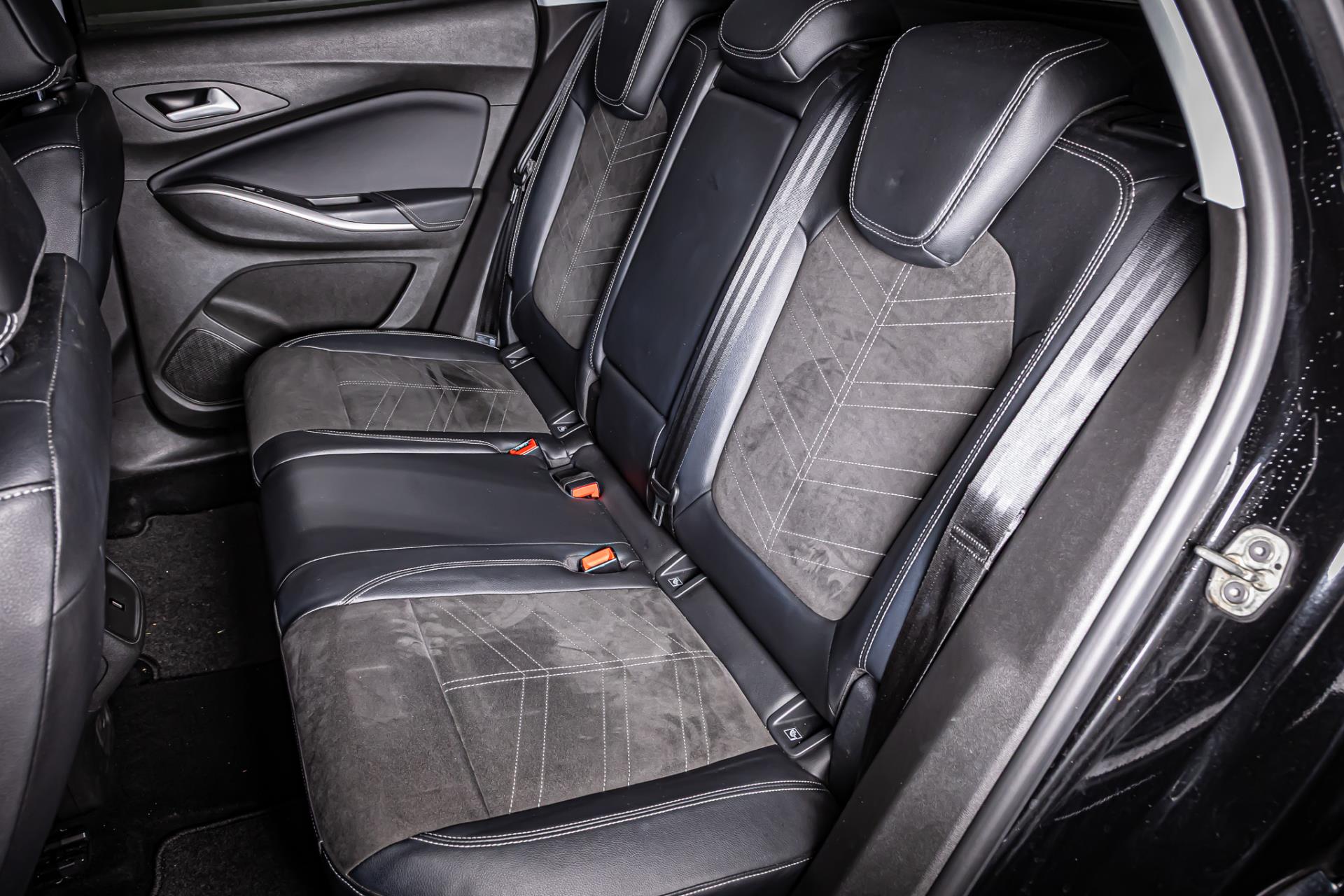 Opel Grandland 1.2 Turbo Ultimate I Stuur& stoel verwarming I Achteruitrij camera 49379579-22.jpg | Autobedrijf van Geel