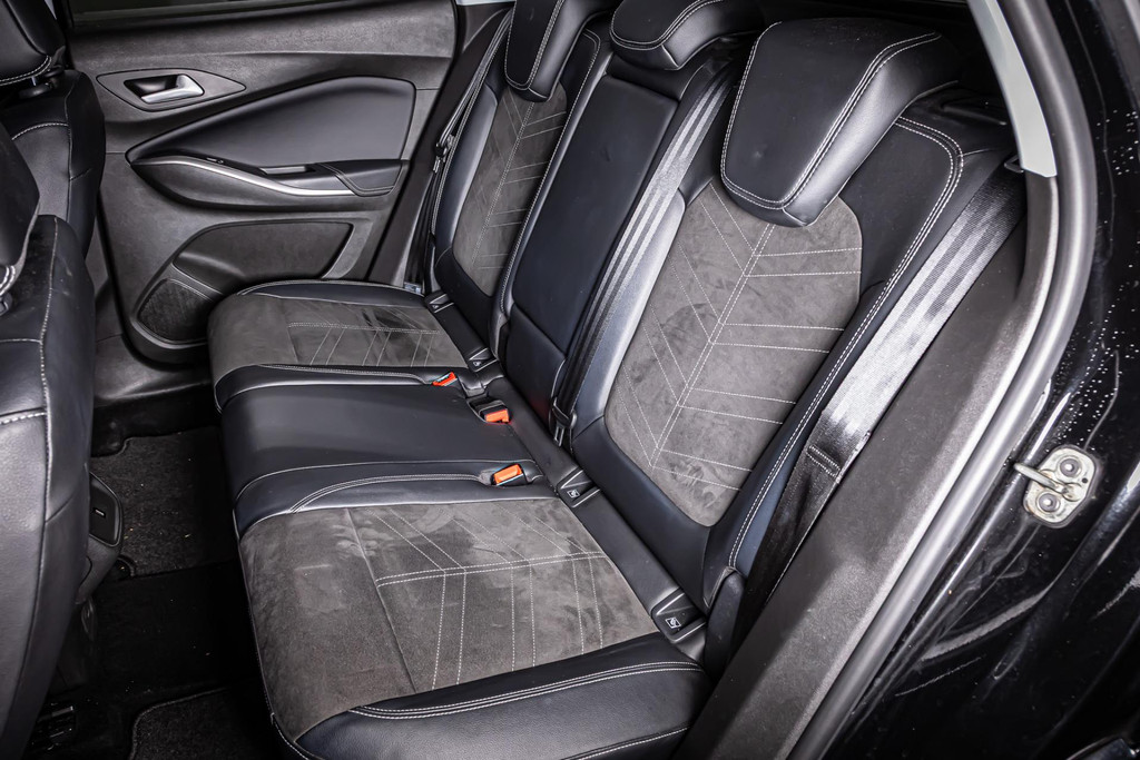 Opel Grandland 1.2 Turbo Ultimate I Stuur& stoel verwarming I Achteruitrij camera 49379579-22.jpg | Autobedrijf van Geel