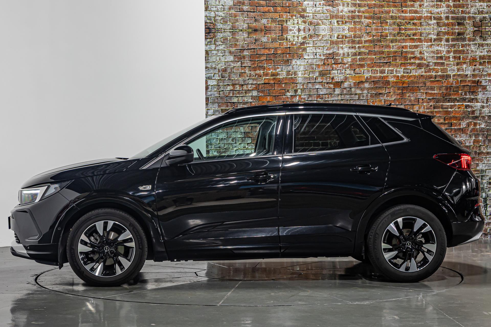 Opel Grandland 1.2 Turbo Ultimate I Stuur& stoel verwarming I Achteruitrij camera 49379579-8.jpg | Autobedrijf van Geel