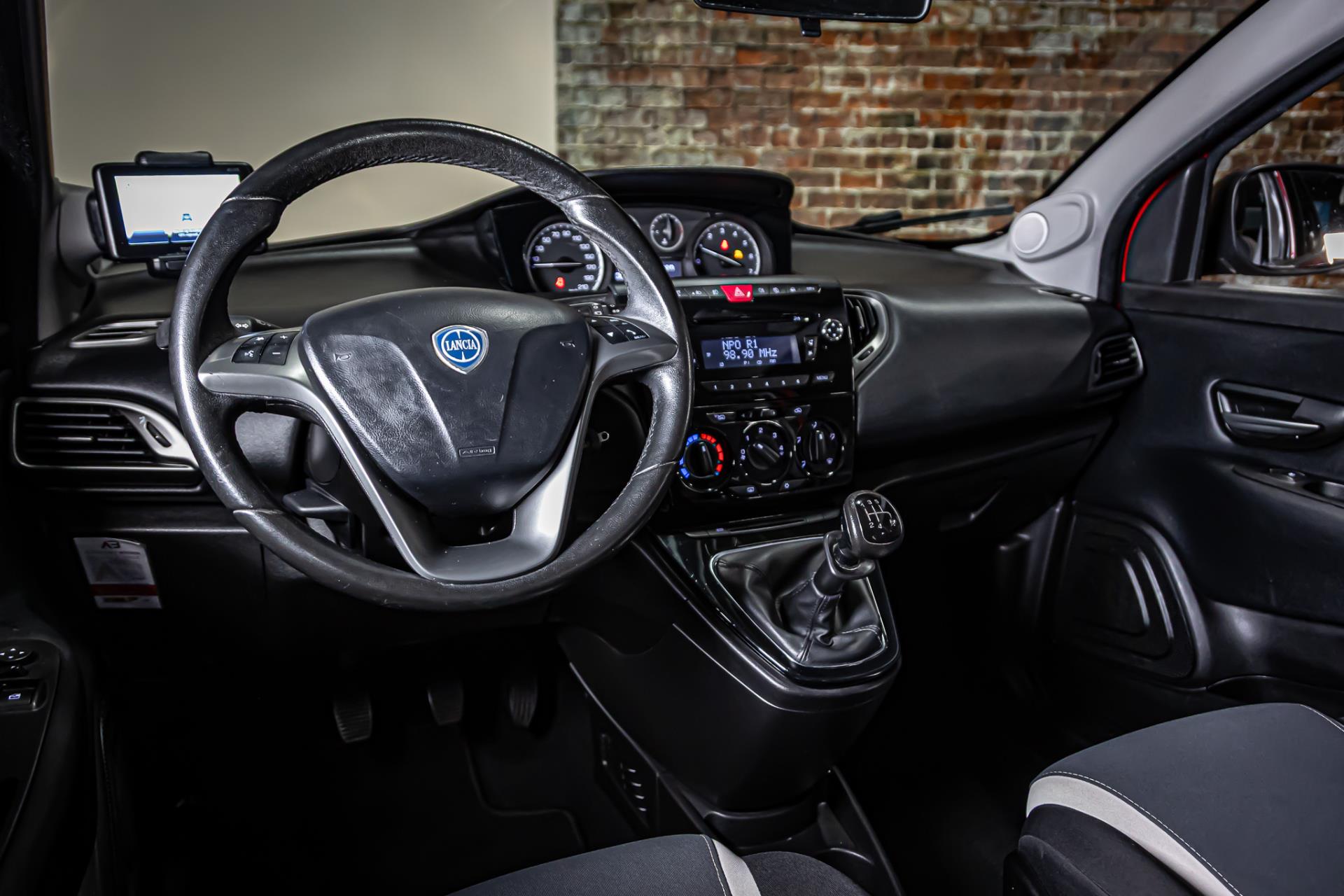 Lancia Ypsilon 0.9 TwinAir Elefantino Plus I Navi I 49443866-17.jpg | Autobedrijf van Geel