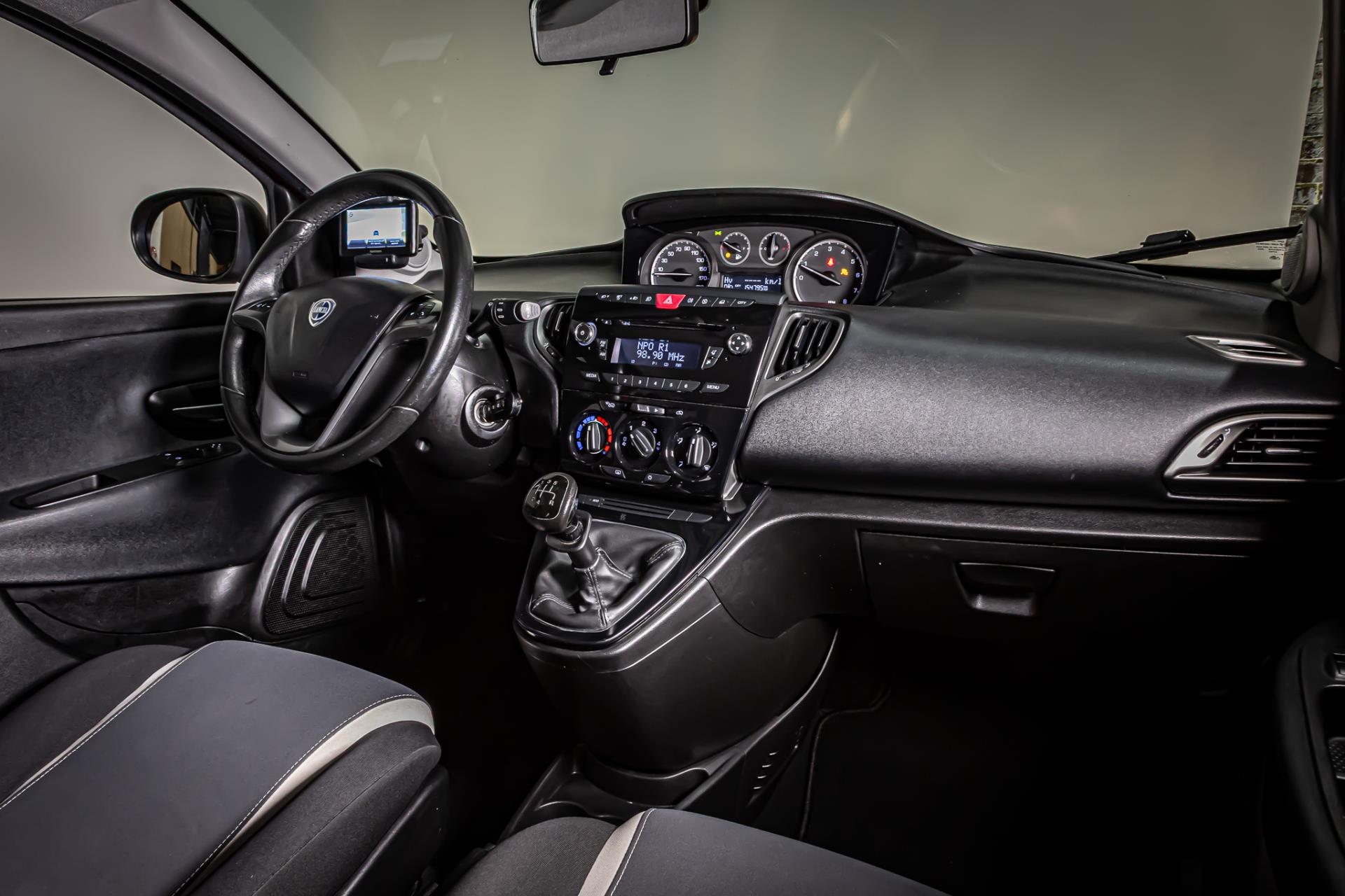 Lancia Ypsilon 0.9 TwinAir Elefantino Plus I Navi I 49443866-18.jpg | Autobedrijf van Geel