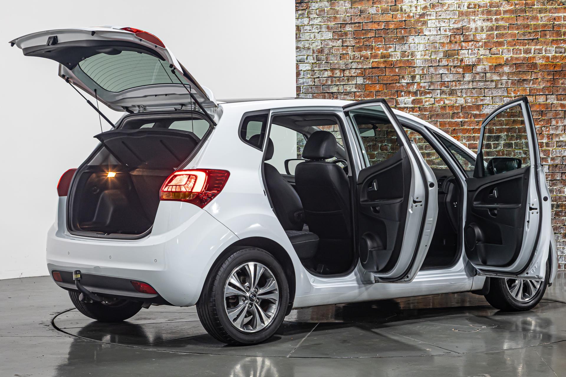 Kia Venga 1.4 CVVT Summer Edition I 1ste eigenaar I Trekhaak I Schuif/kantel dak 49534010-15.jpg | Autobedrijf van Geel