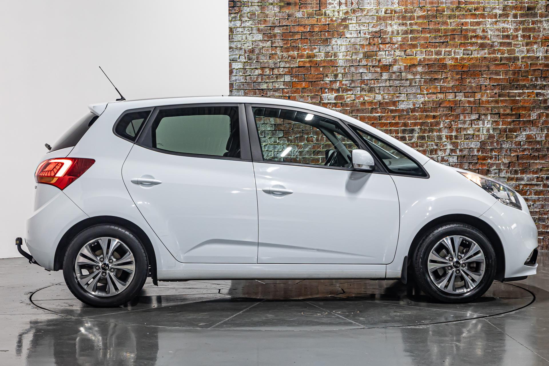 Kia Venga 1.4 CVVT Summer Edition I 1ste eigenaar I Trekhaak I Schuif/kantel dak 49534010-16.jpg | Autobedrijf van Geel