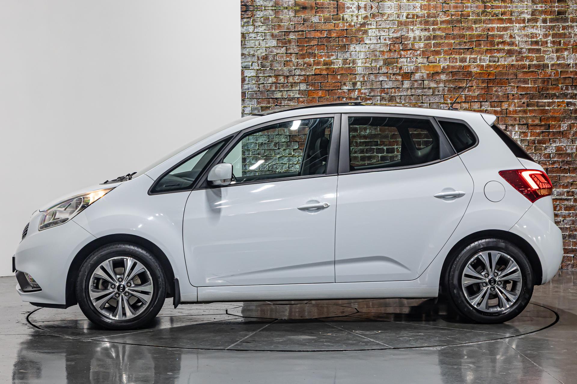 Kia Venga 1.4 CVVT Summer Edition I 1ste eigenaar I Trekhaak I Schuif/kantel dak 49534010-8.jpg | Autobedrijf van Geel