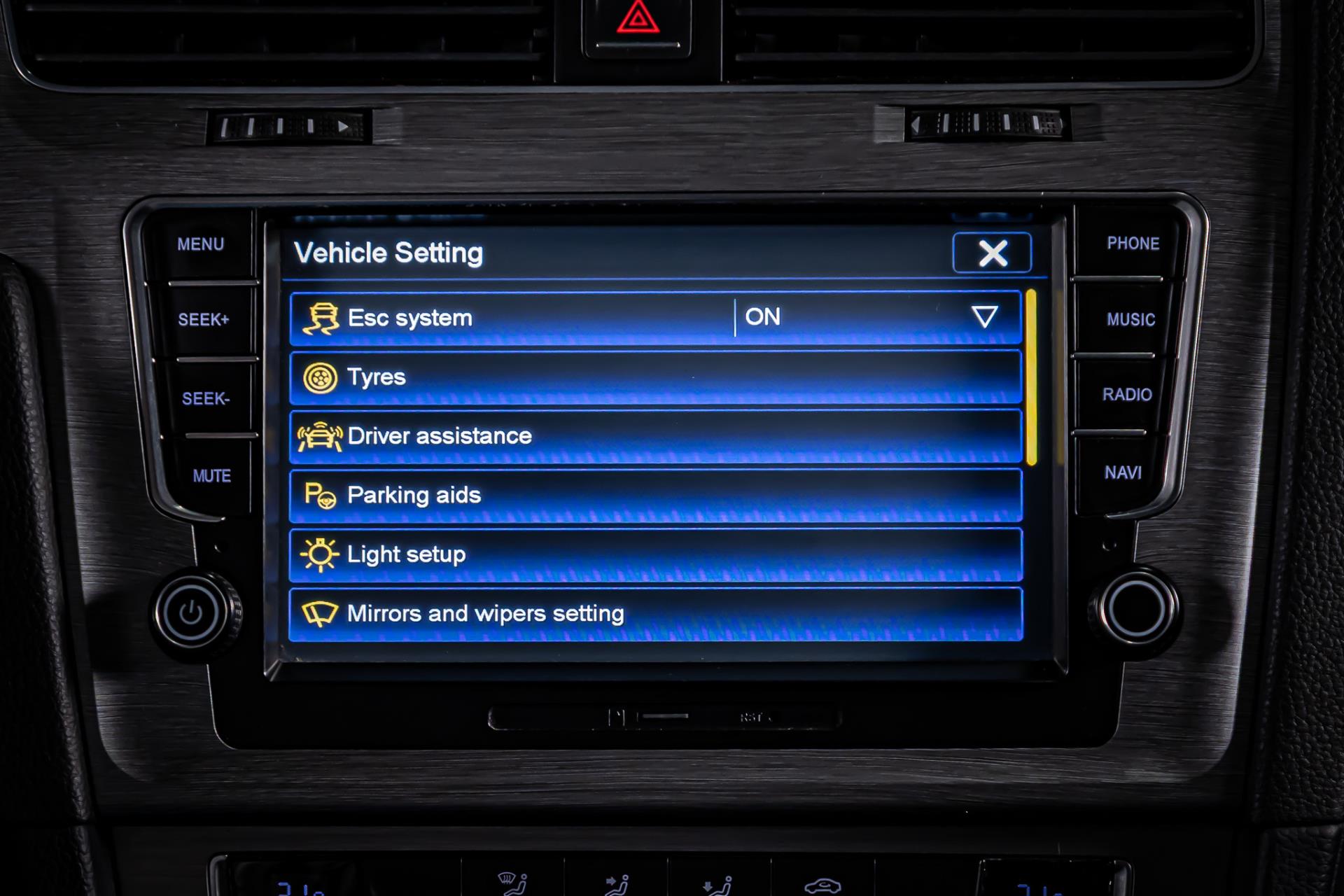 Volkswagen Golf 1.2 TSI Comfortline I Trekhaak I Navi 49599937-27.jpg | Autobedrijf van Geel