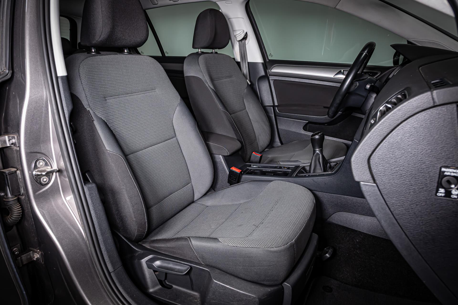 Volkswagen Golf 1.2 TSI Comfortline I Trekhaak I Navi 49599937-3.jpg | Autobedrijf van Geel