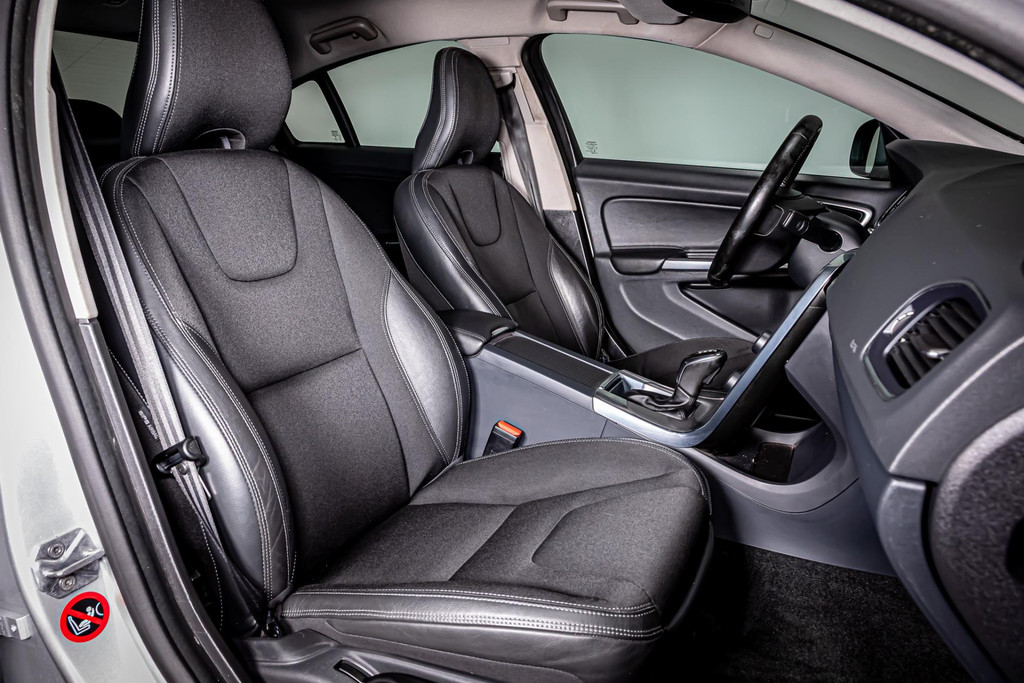 Volvo S60 2.0 D3 Summum I Automaat I Stoelverwarming 49679600-2.jpg | Autobedrijf van Geel