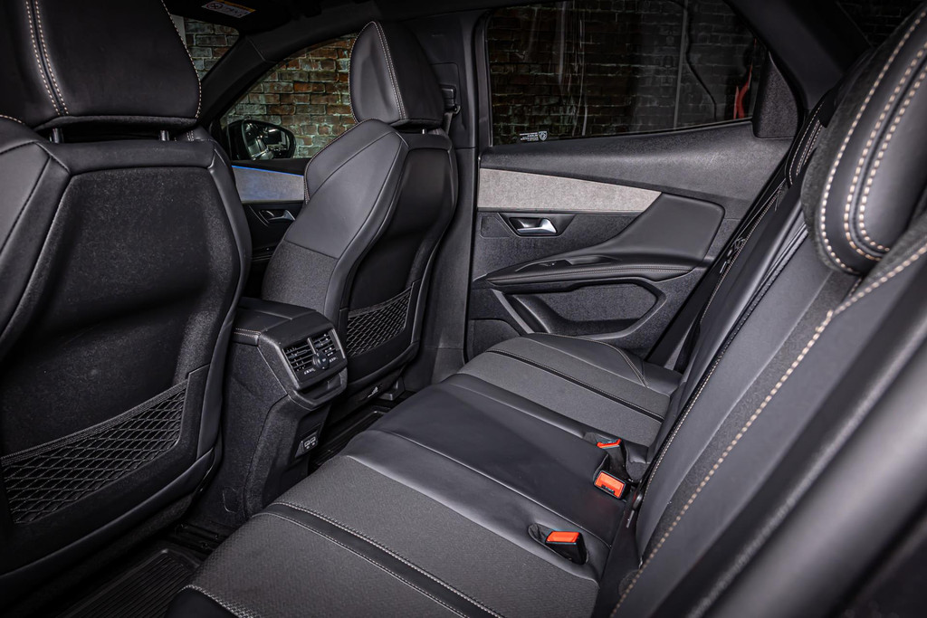 Peugeot 3008 1.2 PureTech GT I Apple carplay I Navi 50043133-21.jpg | Autobedrijf van Geel