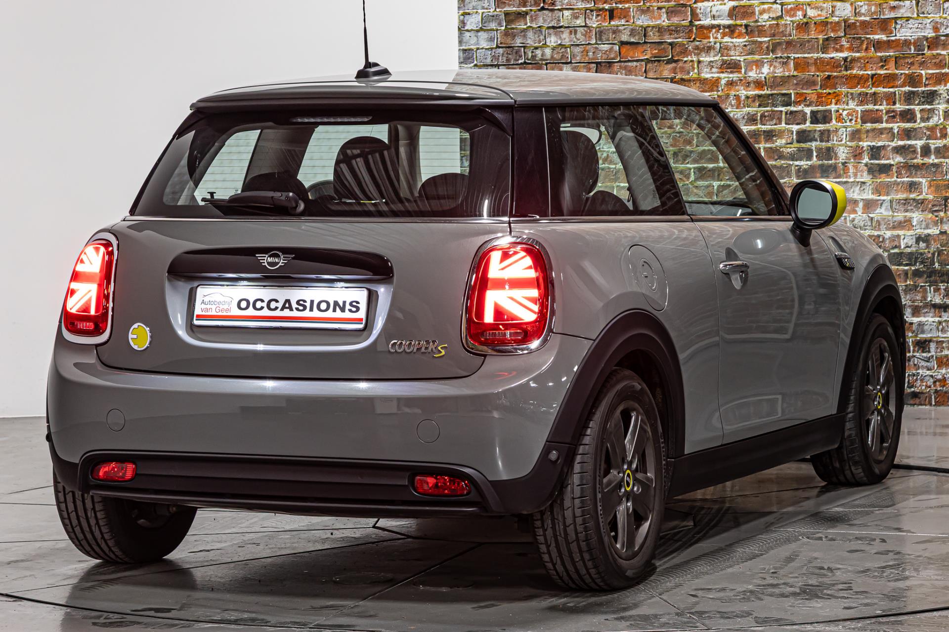 MINI Mini Electric Essential 33 kWh | Apple Carplay | Led | Stoelverwarming 50369043-1.jpg | Autobedrijf van Geel