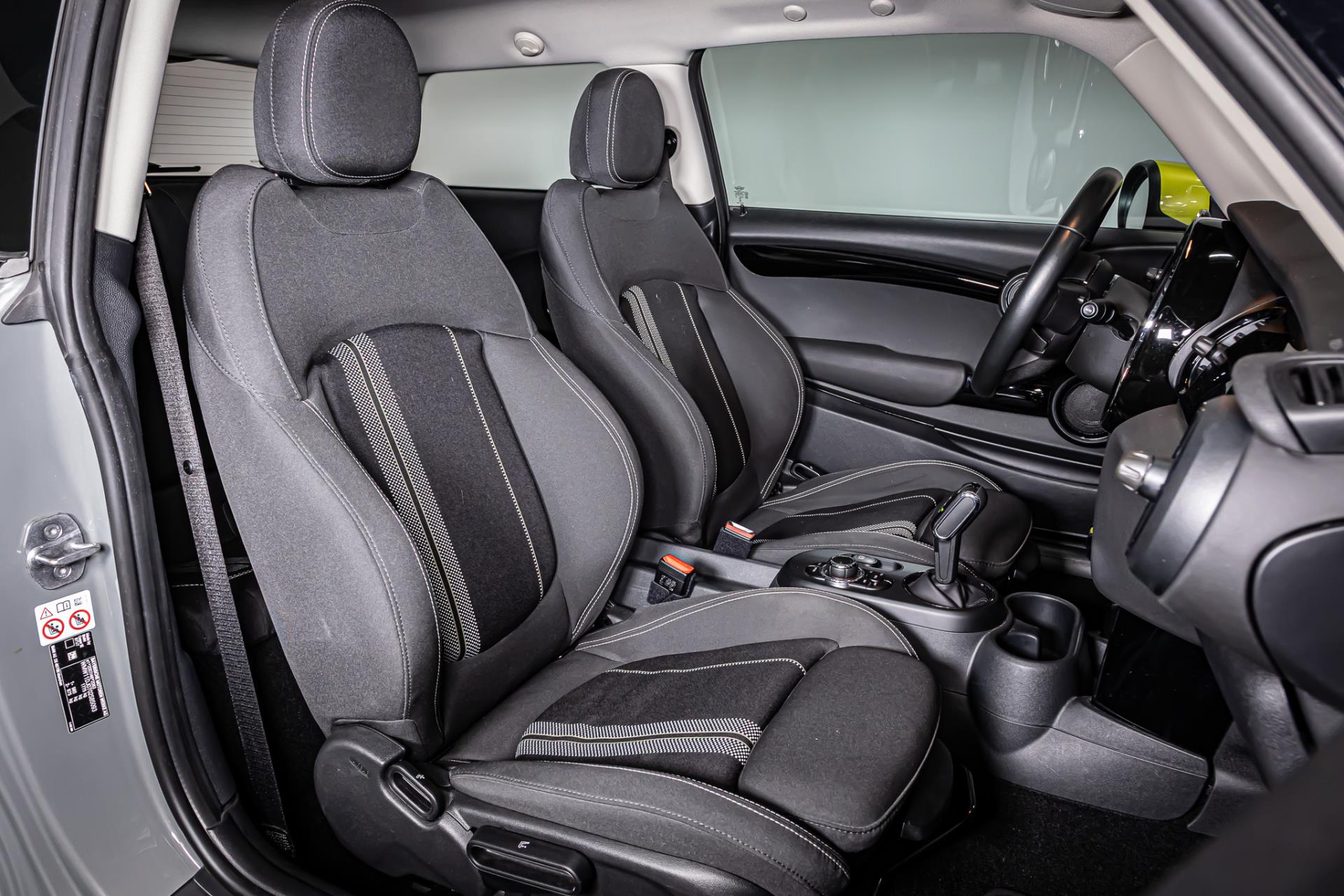 MINI Mini Electric Essential 33 kWh | Apple Carplay | Led | Stoelverwarming 50369043-2.jpg | Autobedrijf van Geel