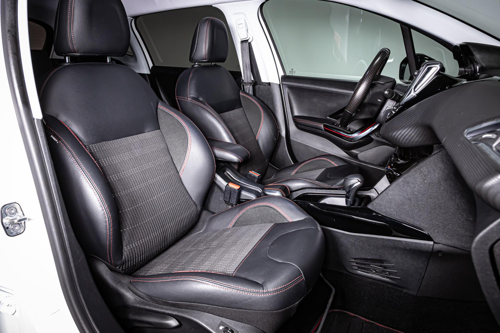 Peugeot 2008 1.2 PureTech GT-line | Apple Carplay | Trekhaak | Achteruitrijcamera 50392194-2.jpg | Autobedrijf van Geel