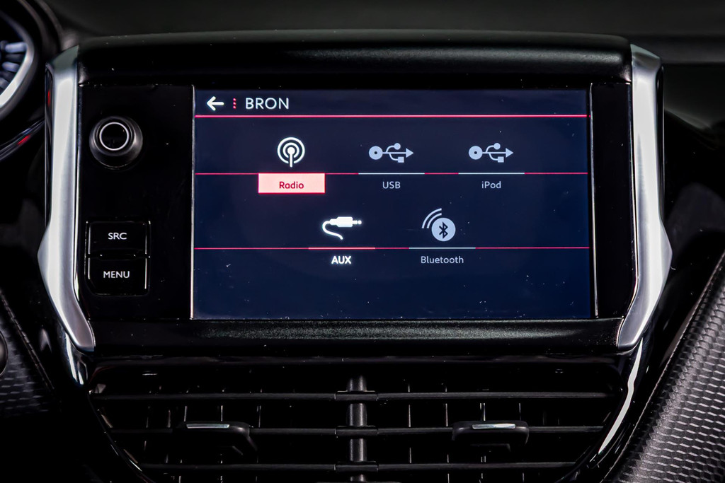 Peugeot 2008 1.2 PureTech GT-line | Apple Carplay | Trekhaak | Achteruitrijcamera 50392194-23.jpg | Autobedrijf van Geel