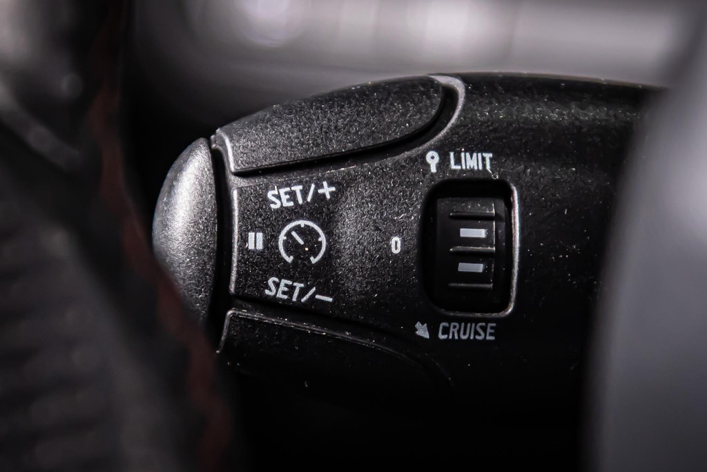 Peugeot 2008 1.2 PureTech GT-line | Apple Carplay | Trekhaak | Achteruitrijcamera 50392194-41.jpg | Autobedrijf van Geel