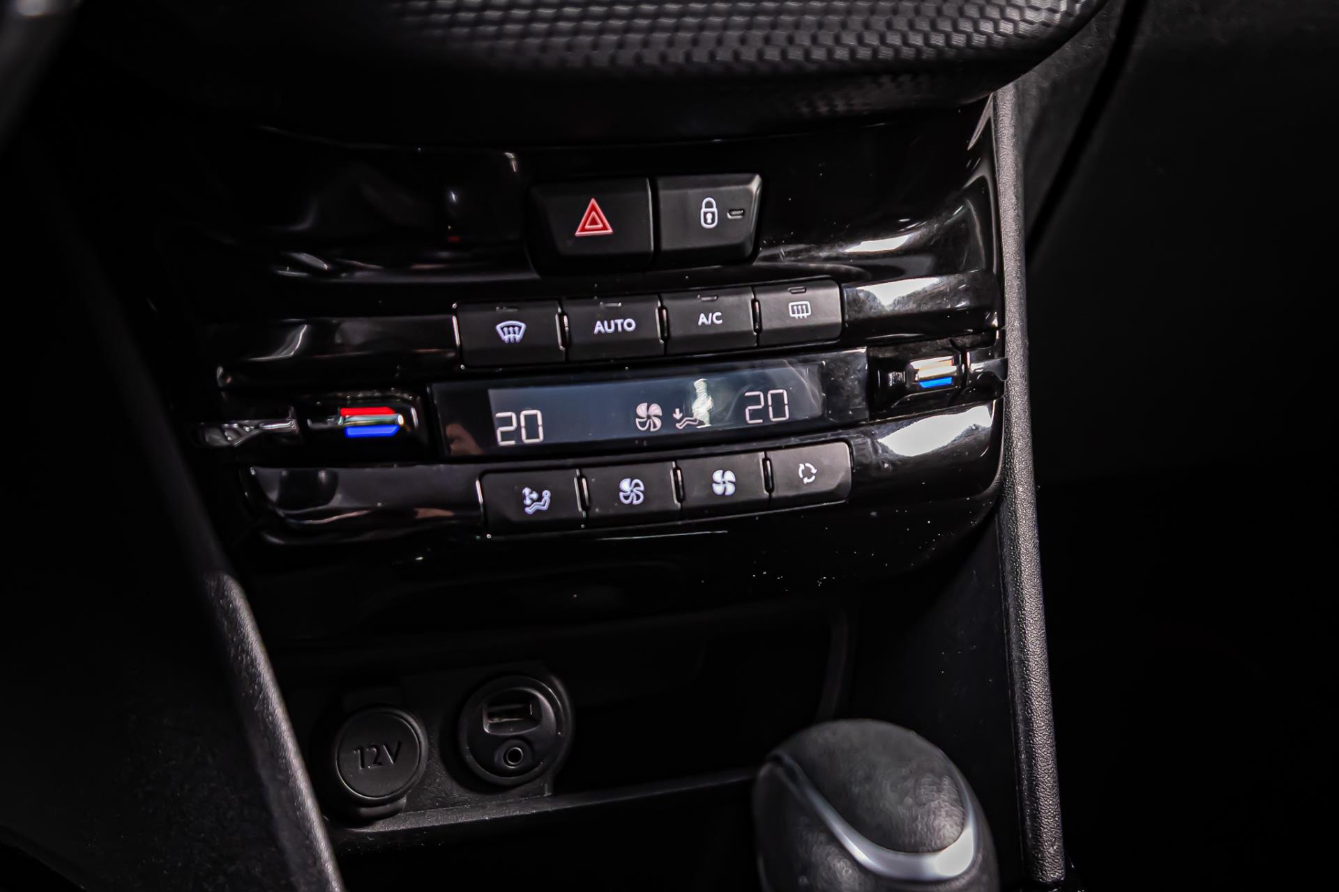 Peugeot 2008 1.2 PureTech GT-line | Apple Carplay | Trekhaak | Achteruitrijcamera 50392194-43.jpg | Autobedrijf van Geel