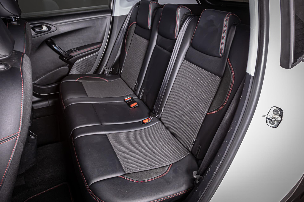 Peugeot 2008 1.2 PureTech GT-line | Apple Carplay | Trekhaak | Achteruitrijcamera 50392194-49.jpg | Autobedrijf van Geel