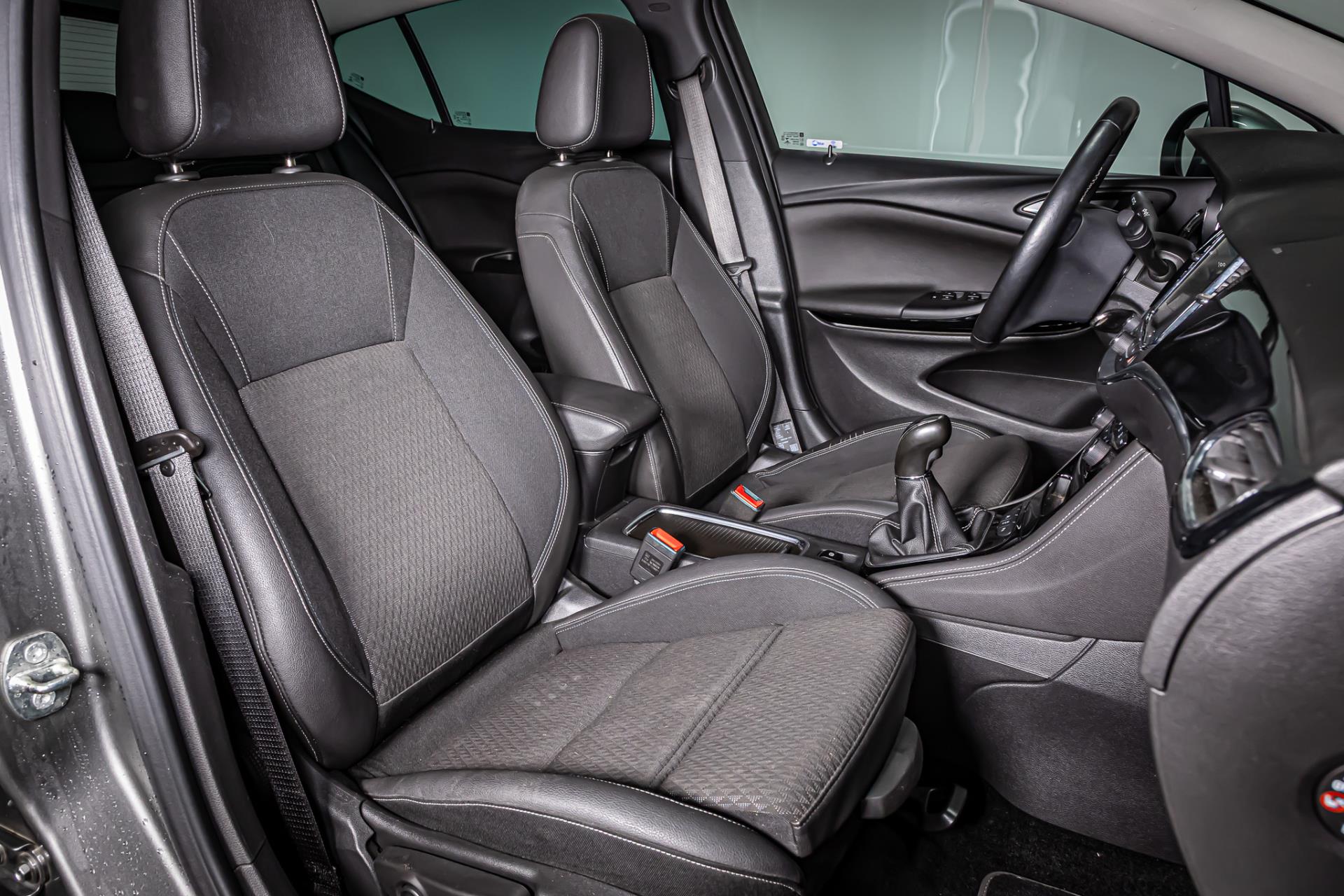 Opel Astra 1.4 Turbo | Apple Carplay | Schuif kanteldak|Stoelverwarming voor- en achter | Trekhaak 50438155-2.jpg | Autobedrijf van Geel