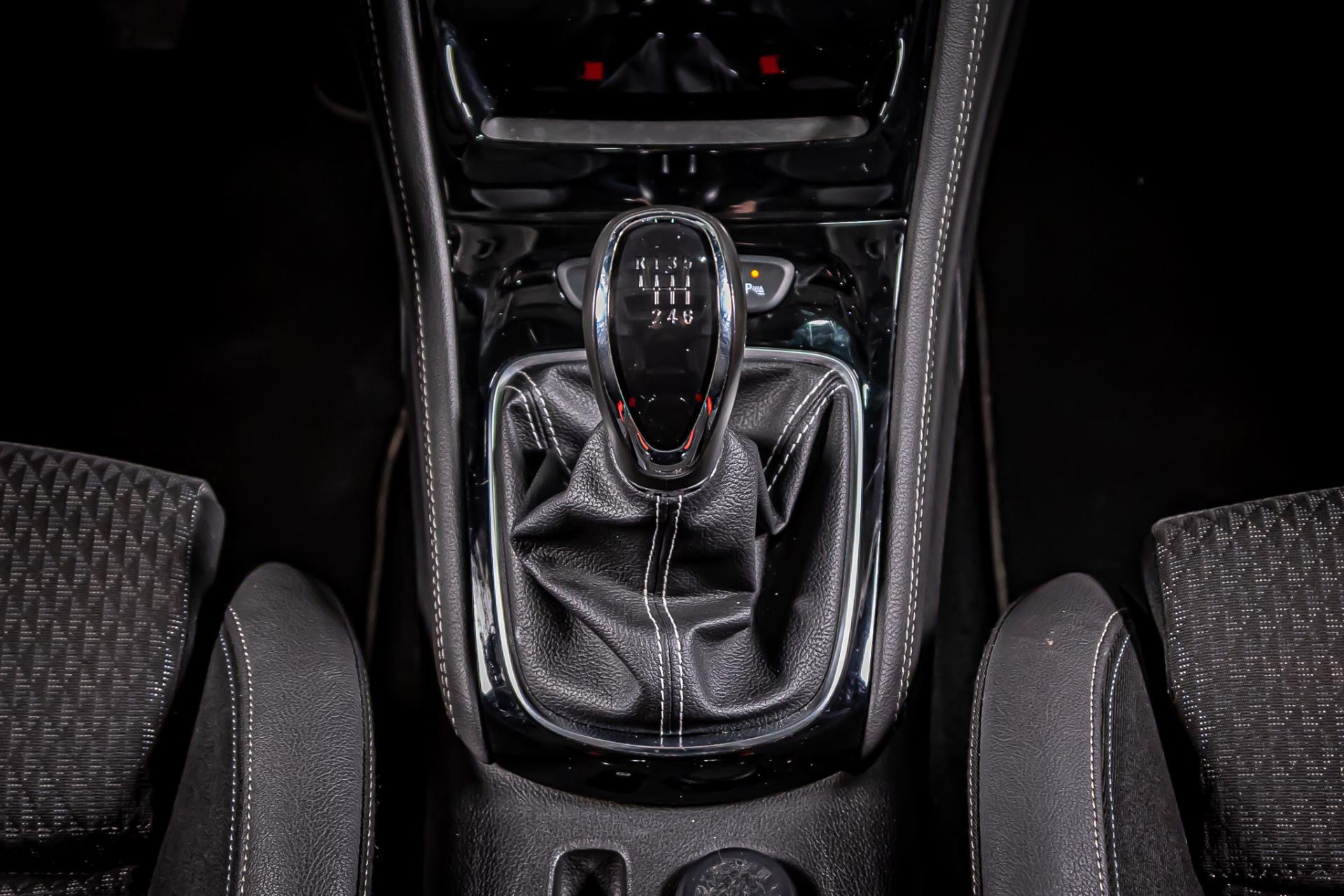 Opel Astra 1.4 Turbo | Apple Carplay | Schuif kanteldak|Stoelverwarming voor- en achter | Trekhaak 50438155-50.jpg | Autobedrijf van Geel