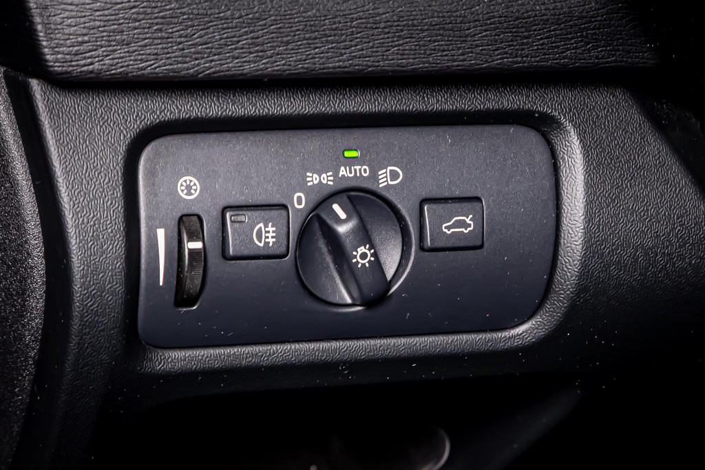 Volvo V40 2.0 T3 Momentum I Stoelverwarming I Trekhaak I Rijklaarprijs 50505502-21.jpg | Autobedrijf van Geel