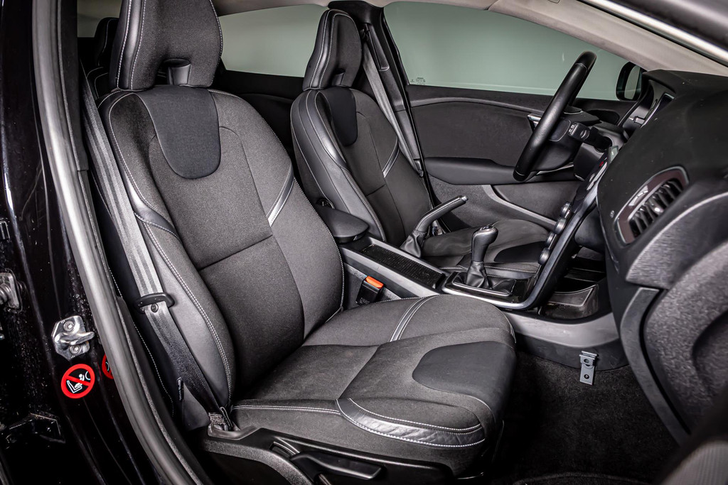 Volvo V40 2.0 T3 Momentum I Stoelverwarming I Trekhaak I Rijklaarprijs 50505502-22.jpg | Autobedrijf van Geel