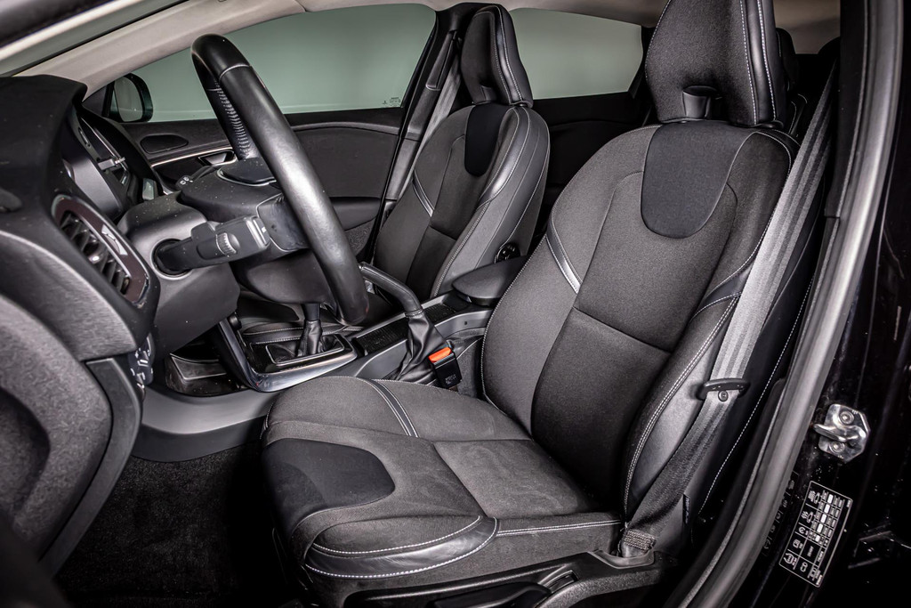 Volvo V40 2.0 T3 Momentum I Stoelverwarming I Trekhaak I Rijklaarprijs 50505502-23.jpg | Autobedrijf van Geel