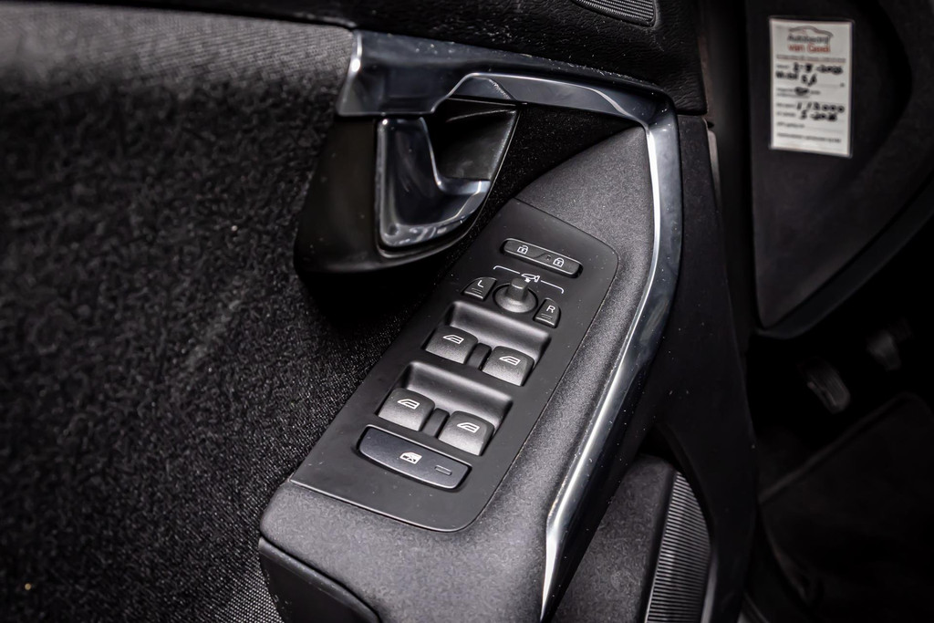 Volvo V40 2.0 T3 Momentum I Stoelverwarming I Trekhaak I Rijklaarprijs 50505502-28.jpg | Autobedrijf van Geel