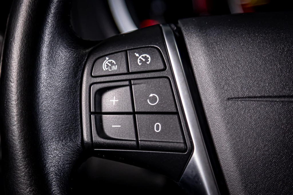 Volvo V40 2.0 T3 Momentum I Stoelverwarming I Trekhaak I Rijklaarprijs 50505502-31.jpg | Autobedrijf van Geel