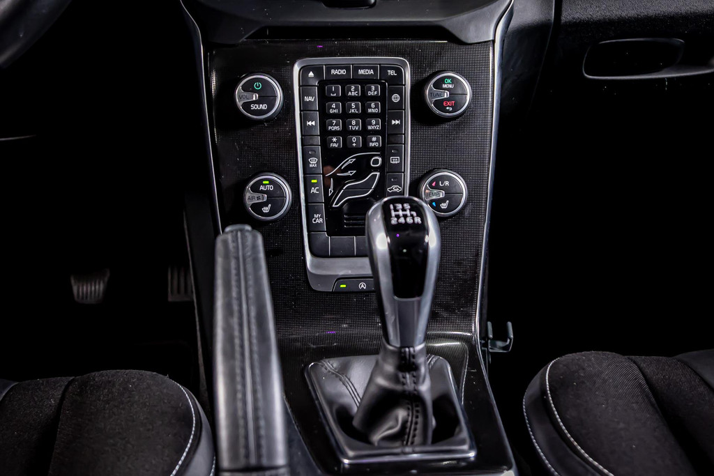 Volvo V40 2.0 T3 Momentum I Stoelverwarming I Trekhaak I Rijklaarprijs 50505502-42.jpg | Autobedrijf van Geel