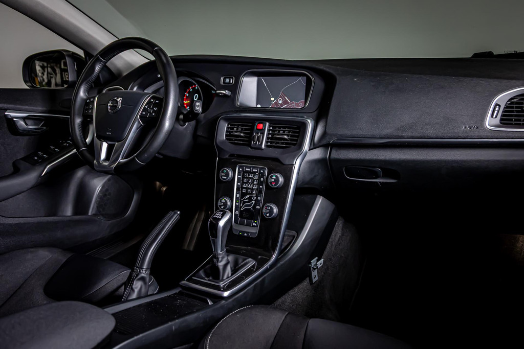 Volvo V40 2.0 T3 Momentum I Stoelverwarming I Trekhaak I Rijklaarprijs 50505502-45.jpg | Autobedrijf van Geel