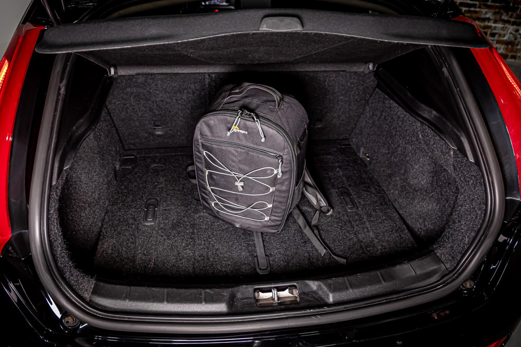 Volvo V40 2.0 T3 Momentum I Stoelverwarming I Trekhaak I Rijklaarprijs 50505502-46.jpg | Autobedrijf van Geel