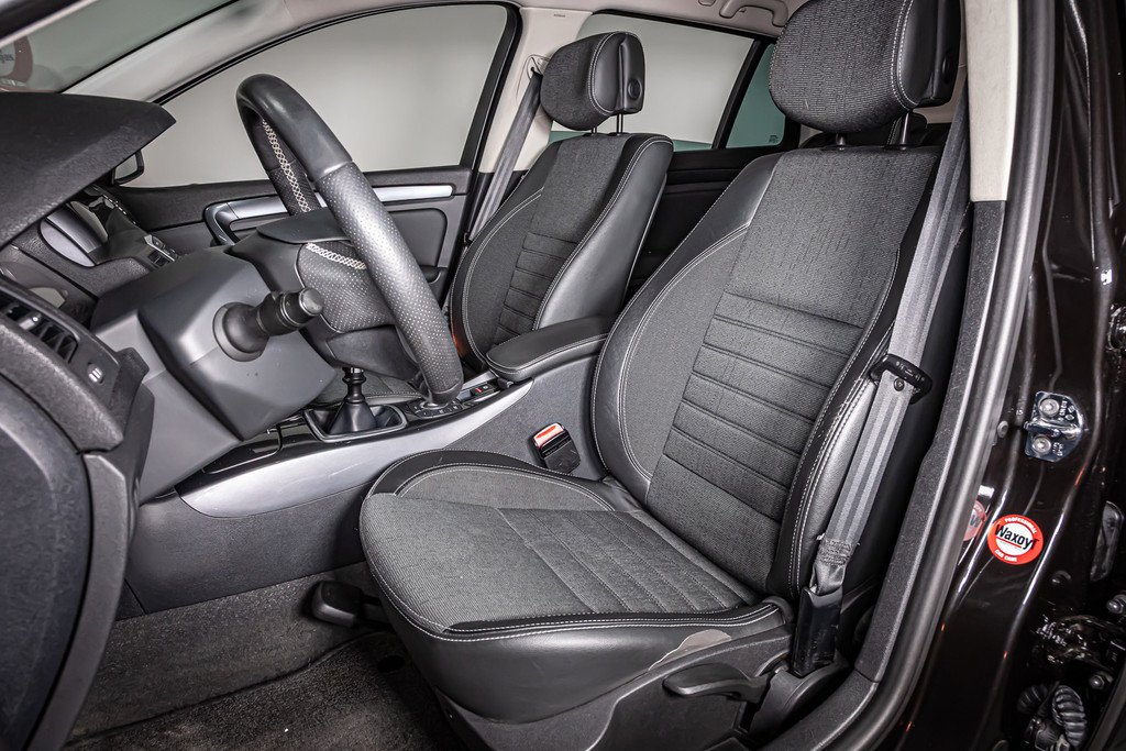 Renault Laguna Estate 2.0 16V GT 50513065-15.jpg | Autobedrijf van Geel