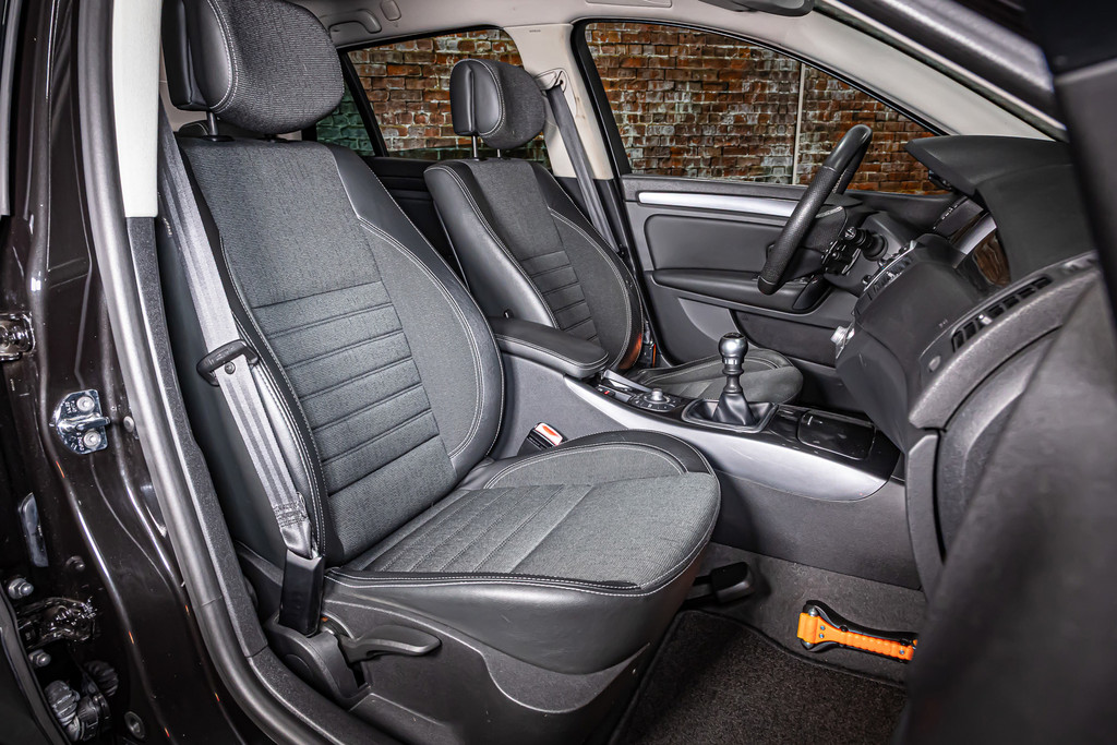 Renault Laguna Estate 2.0 16V GT 50513065-2.jpg | Autobedrijf van Geel