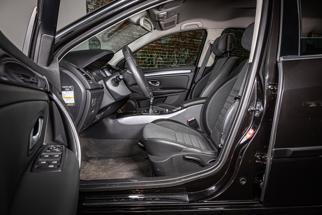 Renault Laguna Estate 2.0 16V GT 50513065-40.jpg | Autobedrijf van Geel