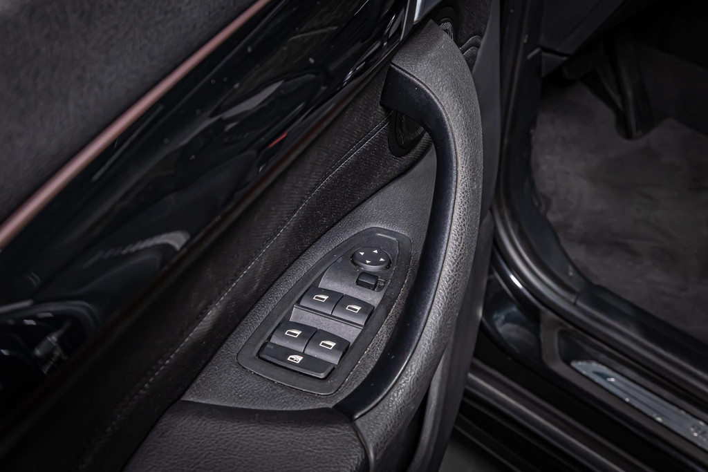 BMW X1 SDrive18i High Executive 50639026-42.jpg | Autobedrijf van Geel