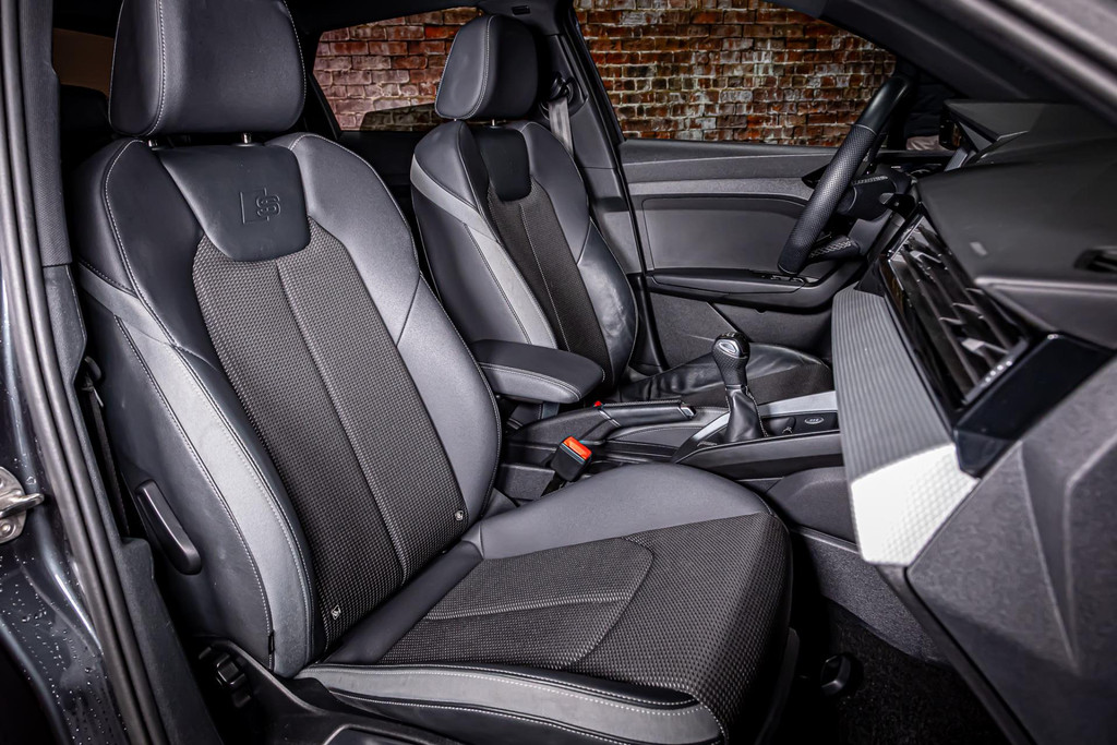 Audi A1 Sportback 25 TFSI S Line | Virtual Cockpit|Keyless Entry/Go | DAB+ | Apple Carplay | Sportpakket 50961250-2.jpg | Autobedrijf van Geel