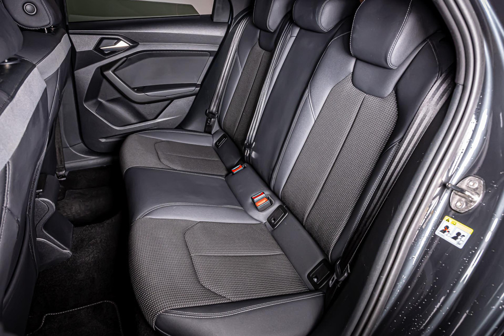 Audi A1 Sportback 25 TFSI S Line | Virtual Cockpit|Keyless Entry/Go | DAB+ | Apple Carplay | Sportpakket 50961250-42.jpg | Autobedrijf van Geel