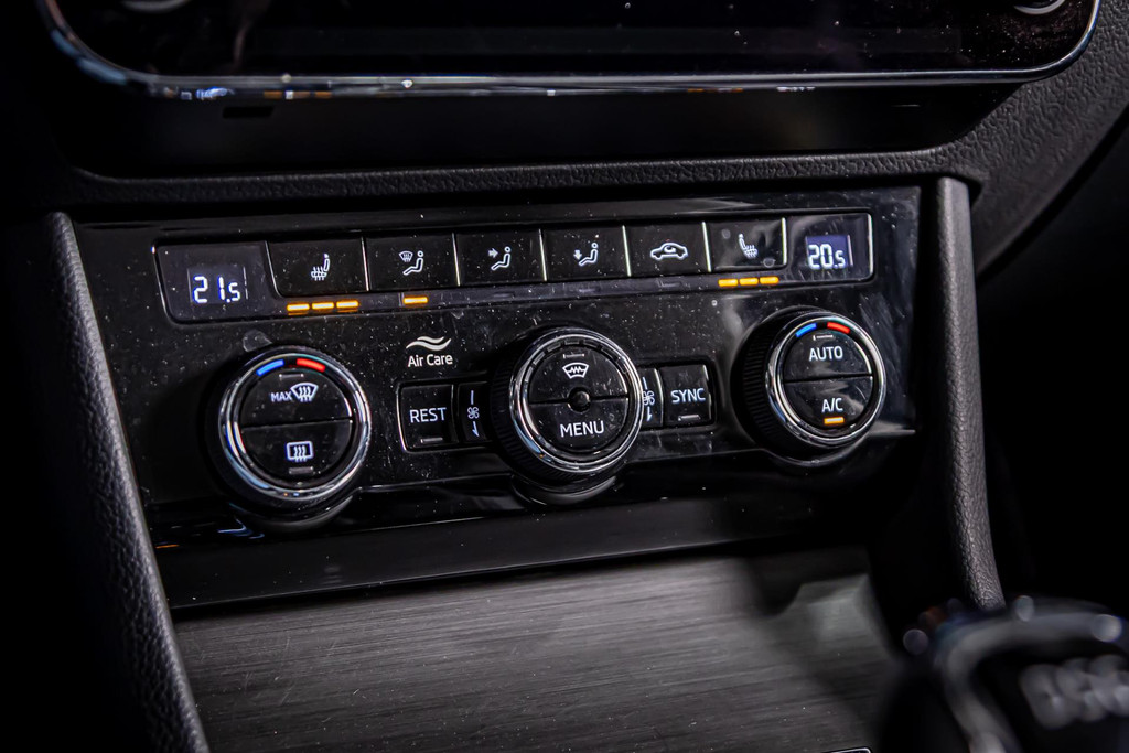 Škoda Superb Combi 1.4 TSI iV Business Edition Plus | Apple Carplay/Android | DAB+ | Memory | Amundsen pakket | Cruise Control 51130382-29.jpg | Autobedrijf van Geel