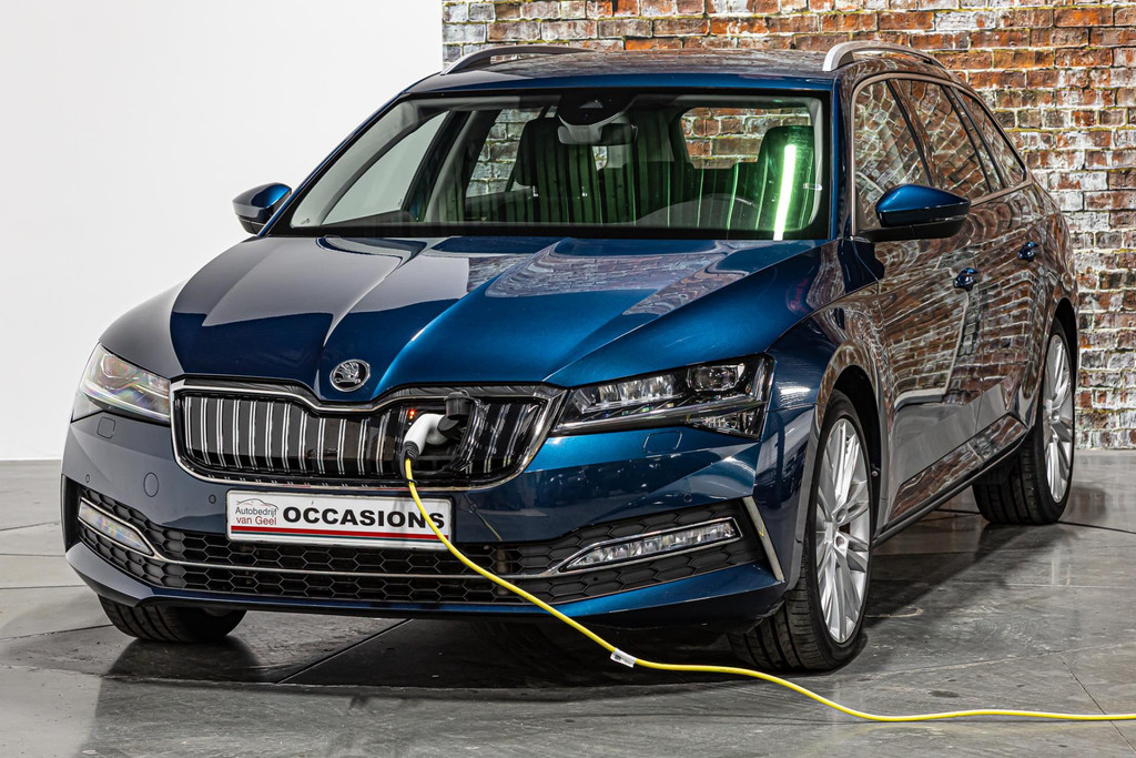 Škoda Superb Combi 1.4 TSI iV Business Edition Plus | Apple Carplay/Android | DAB+ | Memory | Amundsen pakket | Cruise Control 51130382-3.jpg | Autobedrijf van Geel