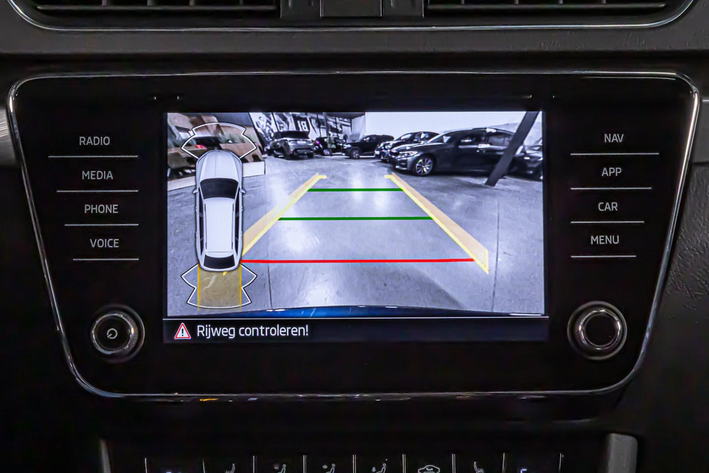 Škoda Superb Combi 1.4 TSI iV Business Edition Plus | Apple Carplay/Android | DAB+ | Memory | Amundsen pakket | Cruise Control 51130382-31.jpg | Autobedrijf van Geel