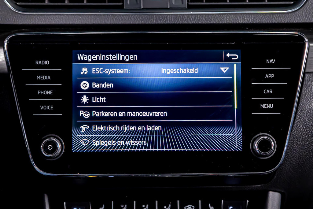 Škoda Superb Combi 1.4 TSI iV Business Edition Plus | Apple Carplay/Android | DAB+ | Memory | Amundsen pakket | Cruise Control 51130382-36.jpg | Autobedrijf van Geel