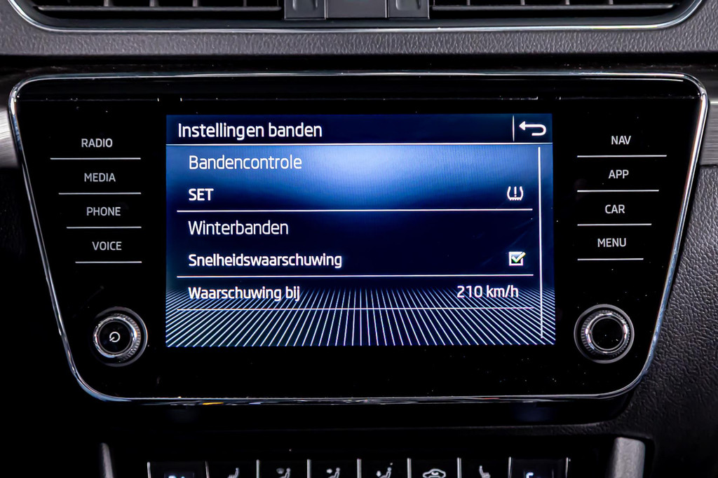 Škoda Superb Combi 1.4 TSI iV Business Edition Plus | Apple Carplay/Android | DAB+ | Memory | Amundsen pakket | Cruise Control 51130382-37.jpg | Autobedrijf van Geel