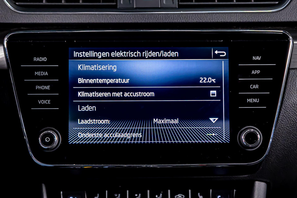 Škoda Superb Combi 1.4 TSI iV Business Edition Plus | Apple Carplay/Android | DAB+ | Memory | Amundsen pakket | Cruise Control 51130382-38.jpg | Autobedrijf van Geel