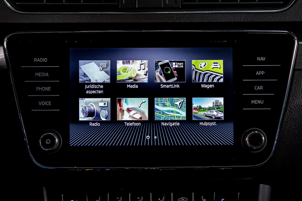 Škoda Superb Combi 1.4 TSI iV Business Edition Plus | Apple Carplay/Android | DAB+ | Memory | Amundsen pakket | Cruise Control 51130382-40.jpg | Autobedrijf van Geel