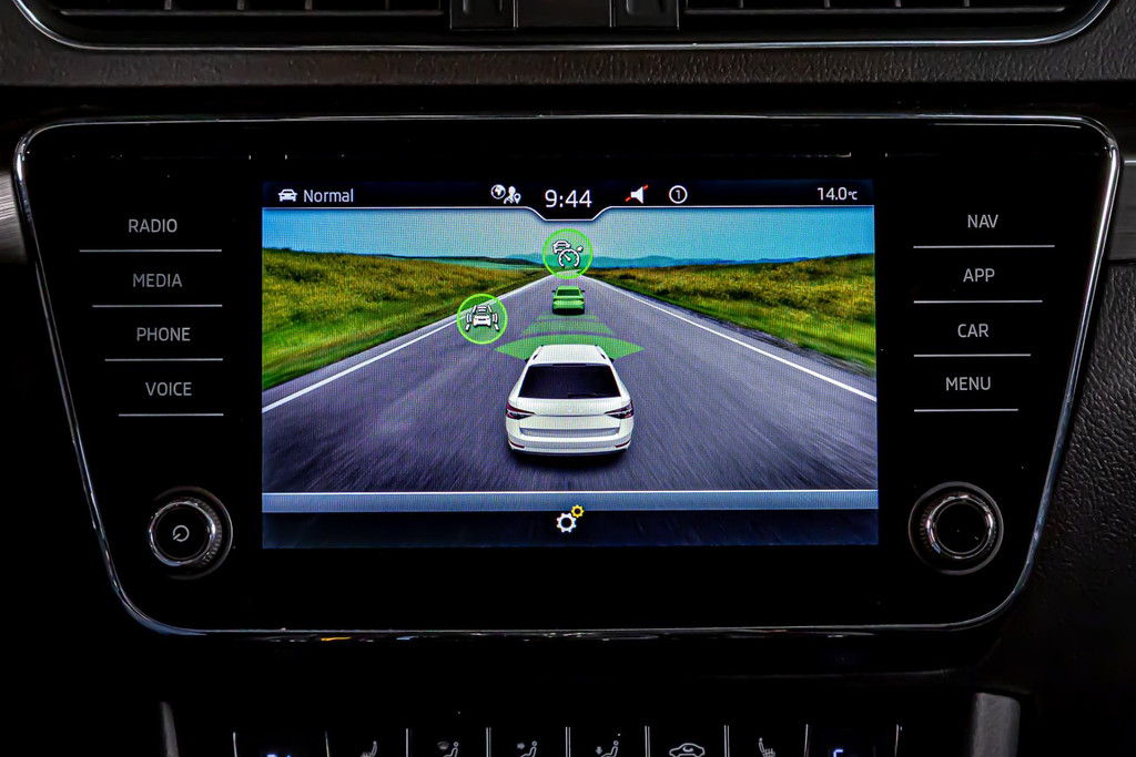 Škoda Superb Combi 1.4 TSI iV Business Edition Plus | Apple Carplay/Android | DAB+ | Memory | Amundsen pakket | Cruise Control 51130382-41.jpg | Autobedrijf van Geel