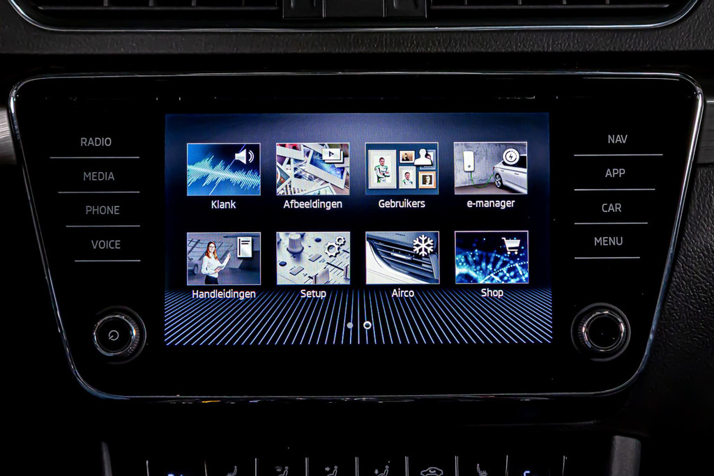 Škoda Superb Combi 1.4 TSI iV Business Edition Plus | Apple Carplay/Android | DAB+ | Memory | Amundsen pakket | Cruise Control 51130382-43.jpg | Autobedrijf van Geel