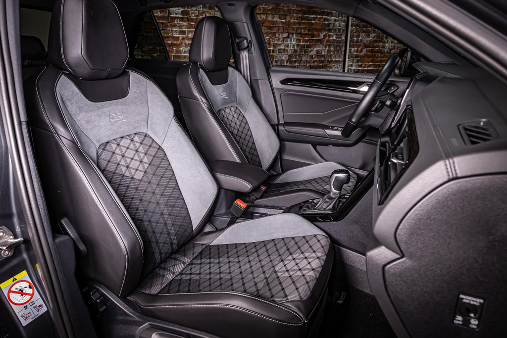 Volkswagen T-Roc 1.5 TSI R-Line | Blackstyle pakket | DAB + | IQ Light | 19' LM Zwart 51141361-2.jpg | Autobedrijf van Geel