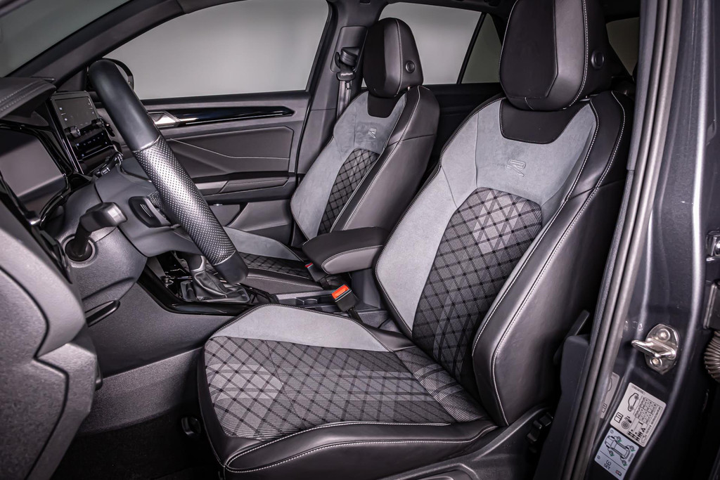 Volkswagen T-Roc 1.5 TSI R-Line | Blackstyle pakket | DAB + | IQ Light | 19' LM Zwart 51141361-29.jpg | Autobedrijf van Geel