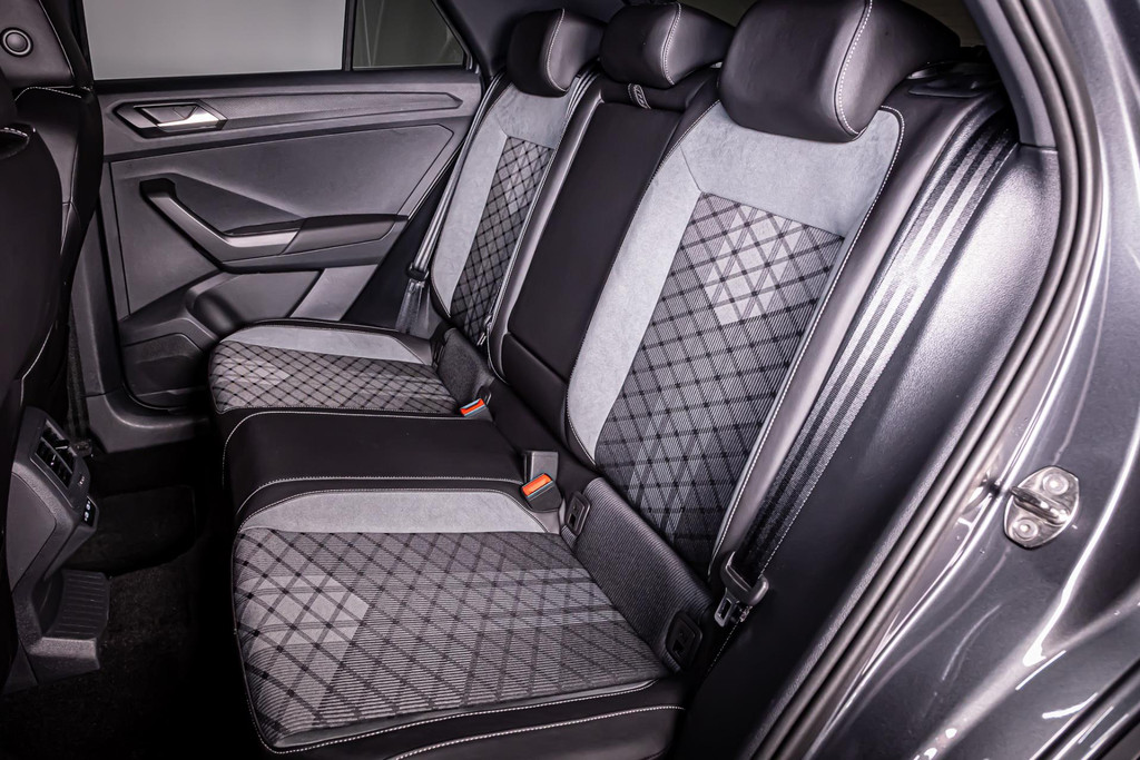 Volkswagen T-Roc 1.5 TSI R-Line | Blackstyle pakket | DAB + | IQ Light | 19' LM Zwart 51141361-47.jpg | Autobedrijf van Geel