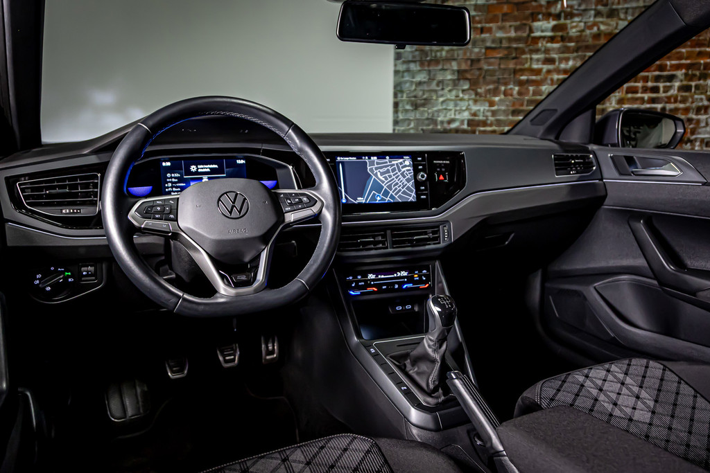 Volkswagen Polo 1.0 TSI R-Line| Apple Carplay | LED | DAB+ |Adaptive Cruise Control LM 17' Bergamo 51501071-2.jpg | Autobedrijf van Geel