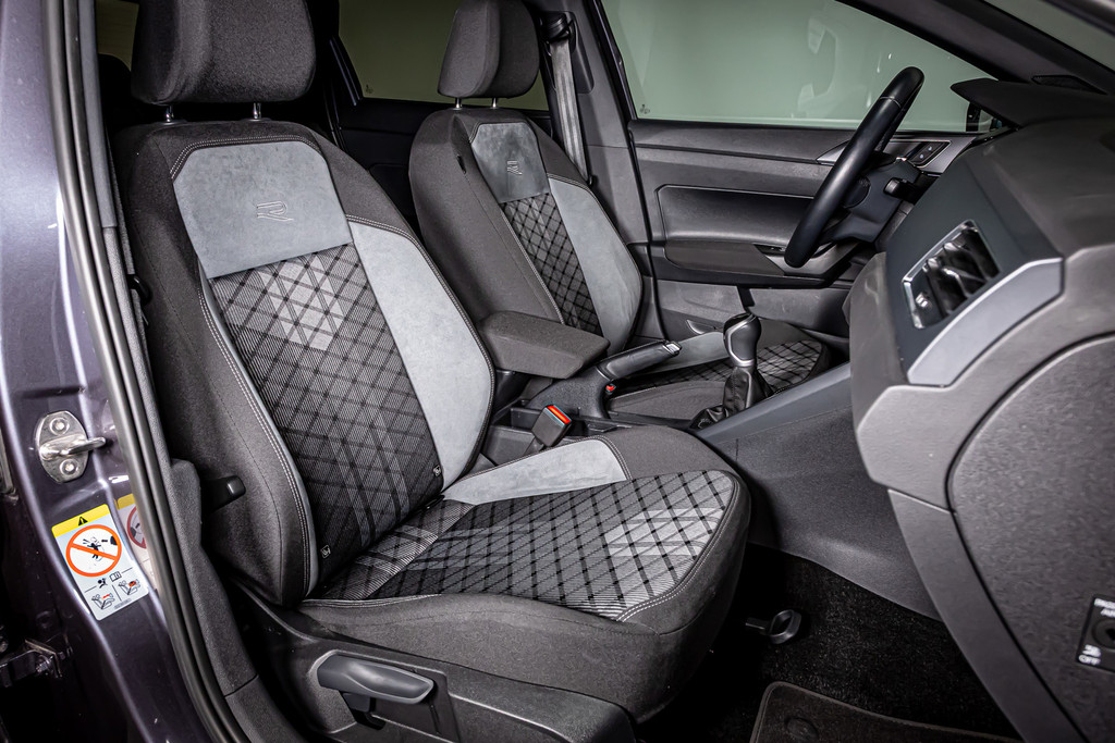 Volkswagen Polo 1.0 TSI R-Line| Apple Carplay | LED | DAB+ |Adaptive Cruise Control LM 17' Bergamo 51501071-3.jpg | Autobedrijf van Geel